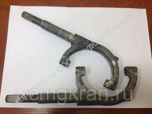 Вилка включения вала отбора мощности автокрана xcmg