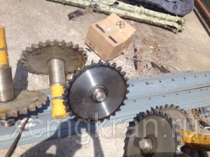 Вал с шестерней GR215 85513031