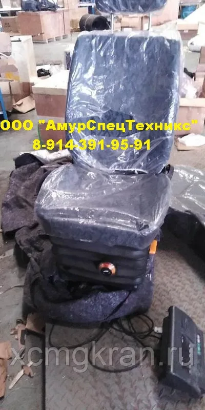 Сидение водителя крана
