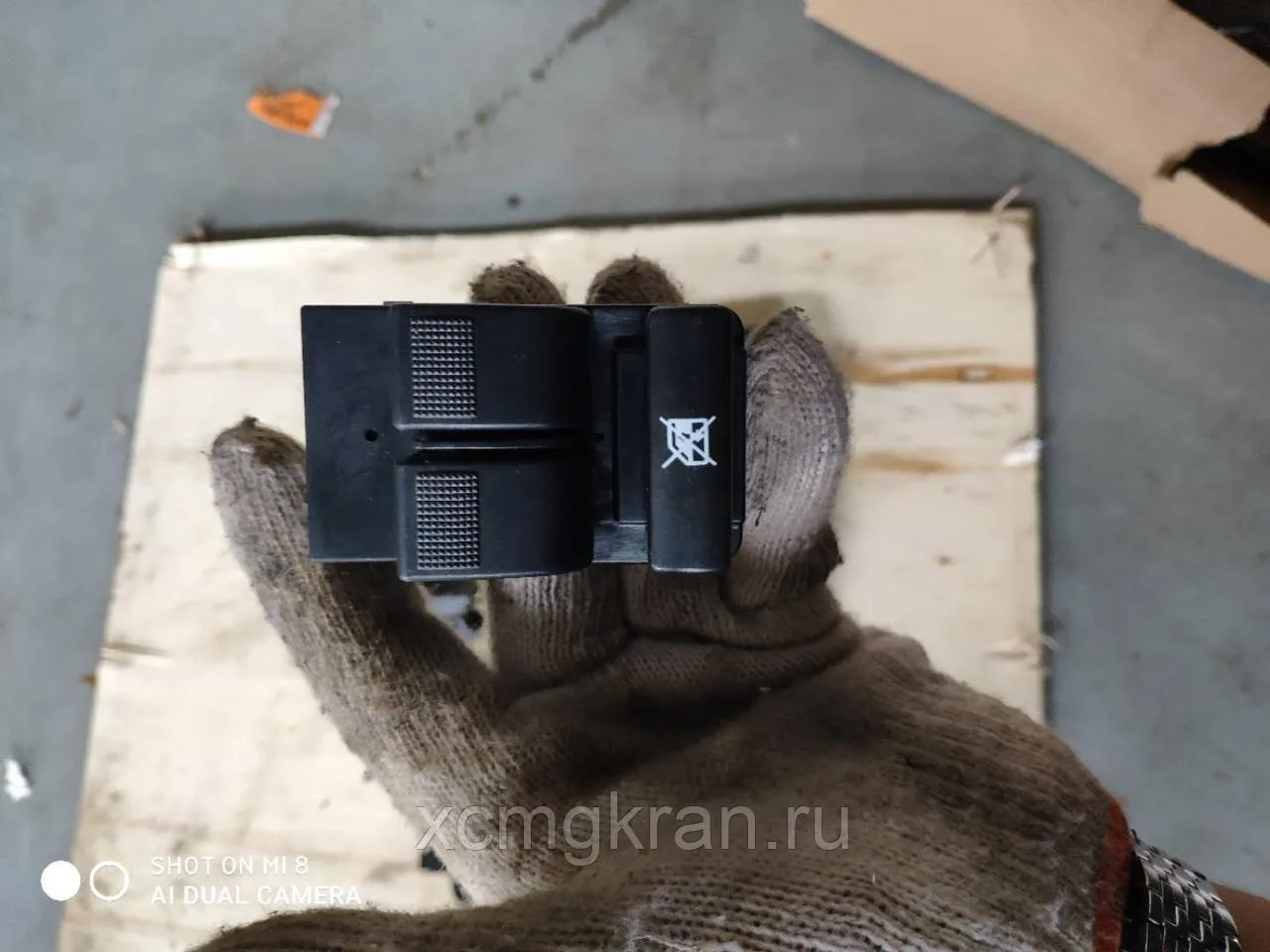Клавиша стеклоподъёмника на кран XCMG