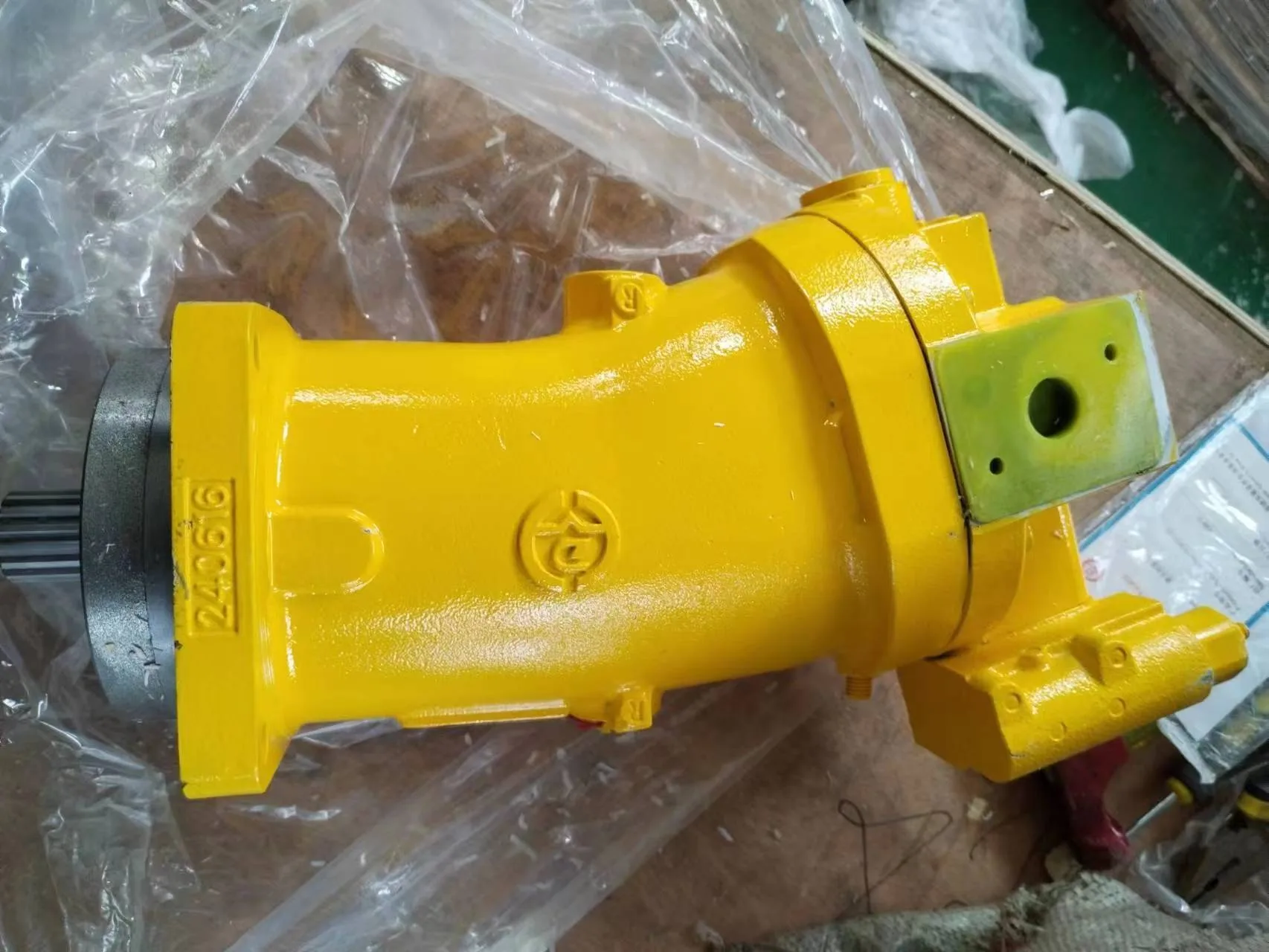 Гидромотор лебёдки на кран XCMG XCT25L5_S 803081202 — изображение 2