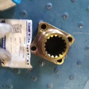 Фланец насоса 137800631 автокрана xcmg XCT70S