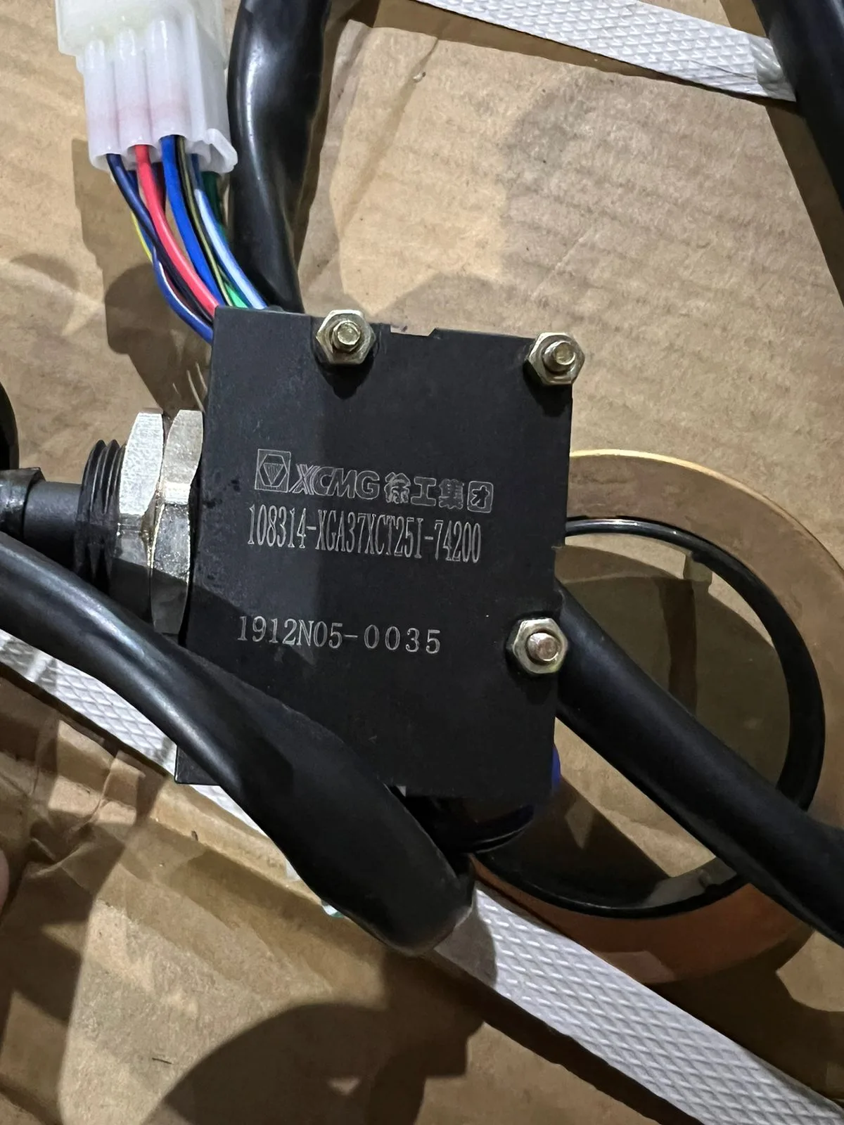 Рычаг стеклоочистителя 108314-XGA37XCT25I-74200 Автокрана XCMG XCT еще1