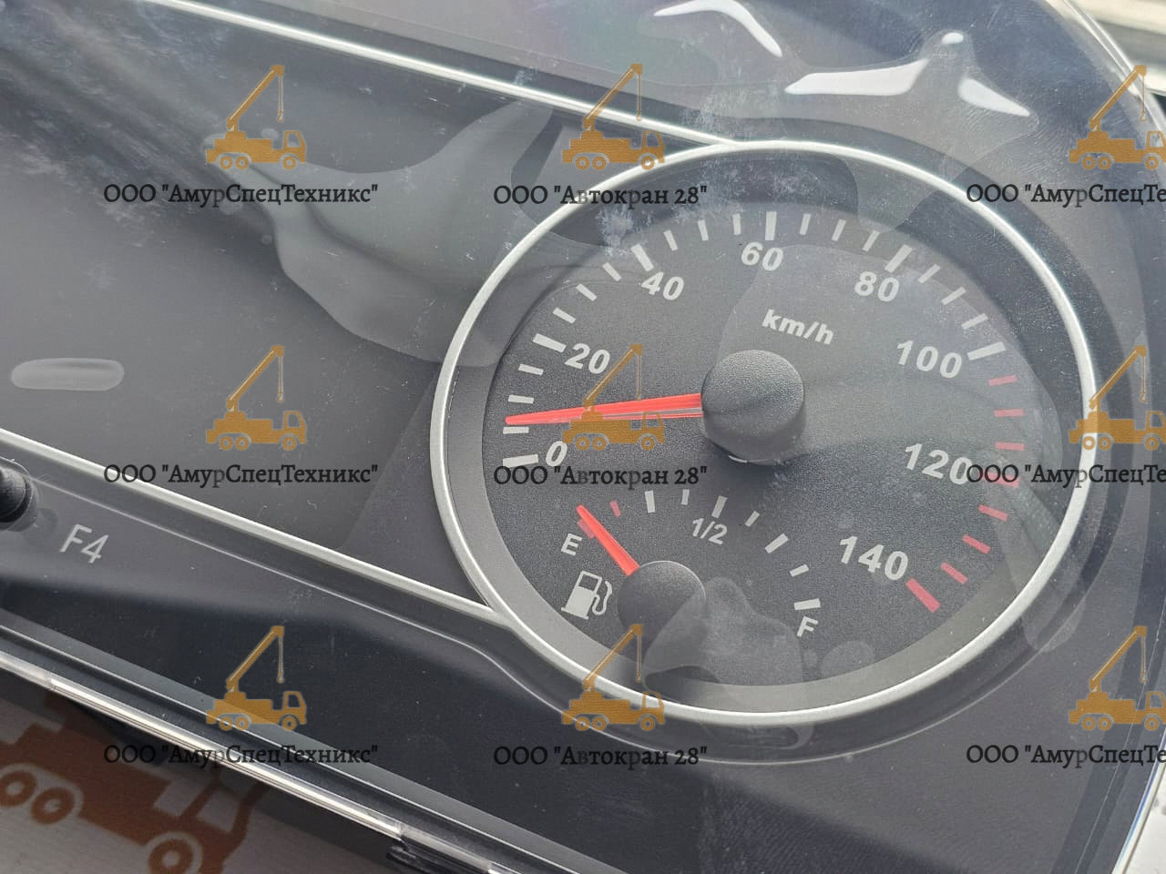 Приборная панель автокрана Zoomlion — изображение 4